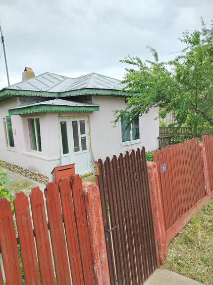 Casă cu 4 camere cu Teren 4000 Mp în Jirlău