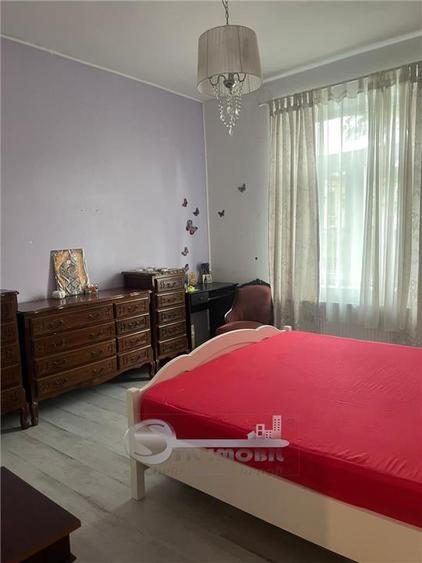 Casă cu 6 camere cu Teren 600 Mp în Sărărie