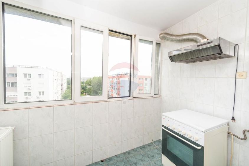 Apartament cu 3 camere decomandat în Crângași
