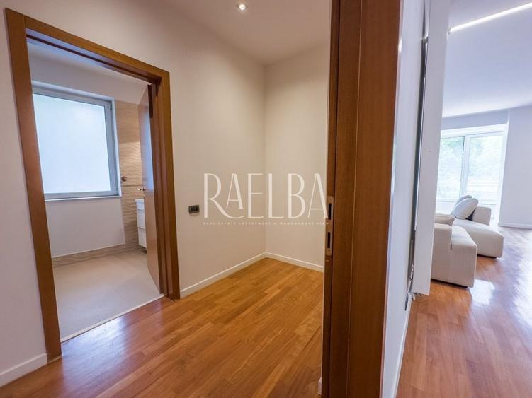 Apartament cu 3 camere semidecomandat în Primăverii