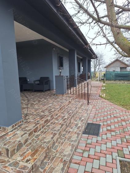 Casă cu 4 camere cu Teren 1453 Mp în Sculeni