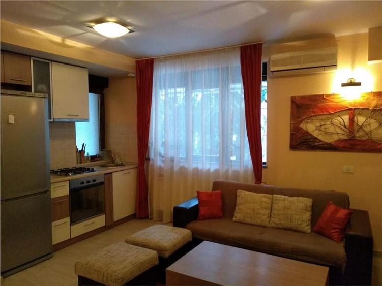 Apartament cu 2 camere semidecomandat în Tei