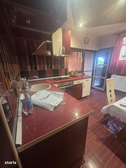 Casă cu 4 camere cu Teren 250 Mp în Șimnicu de Sus