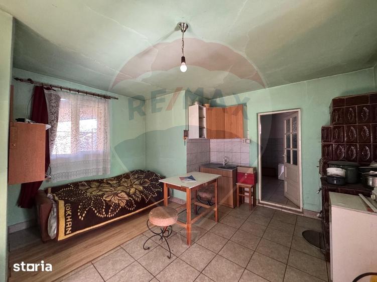 Casă cu 2 camere cu Teren 1172 Mp în Zădăreni