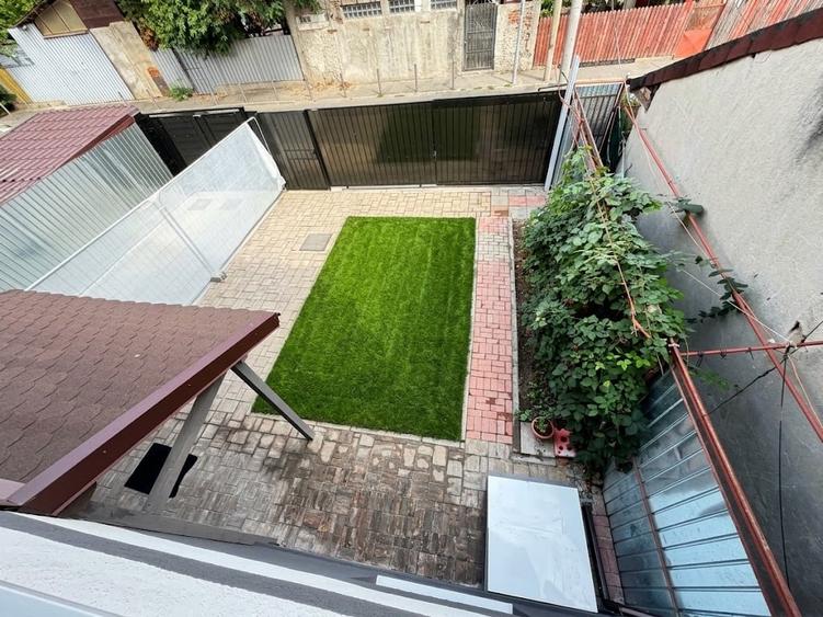 Duplex cu 3 camere cu Canalizare în Apărătorii Patriei