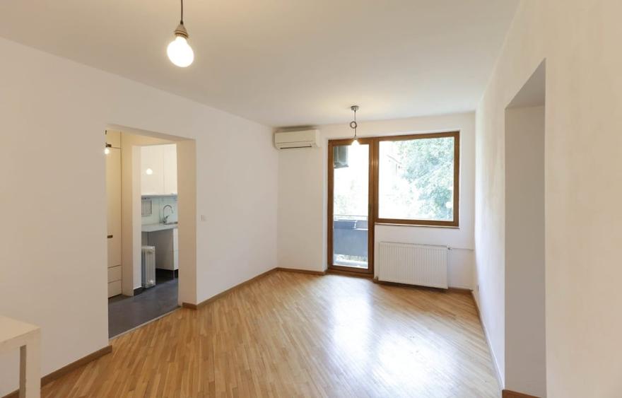 Apartament cu 2 camere semidecomandat în Barbu Văcărescu