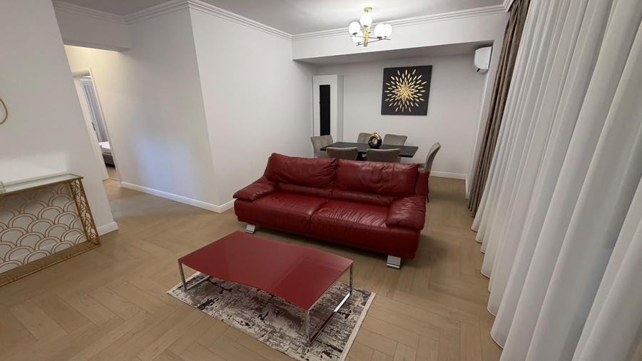 Apartament cu 3 camere decomandat, mobilat în Casa de Cultură