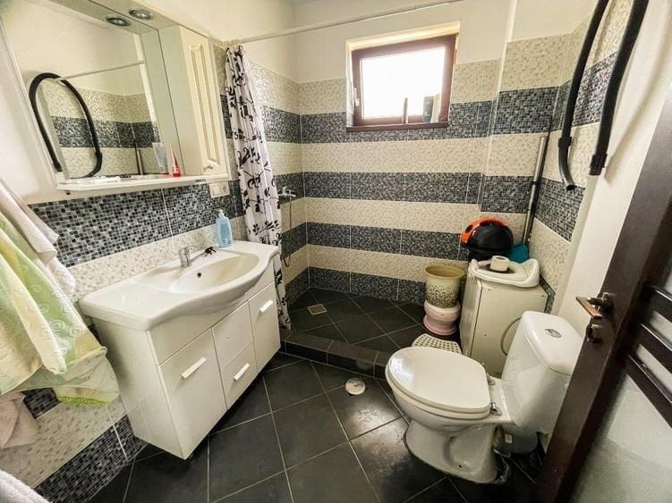 Casă individuală cu 5 camere cu Canalizare în Florești