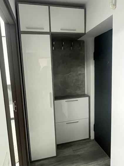Apartament cu 3 camere semidecomandat în Ghiroda