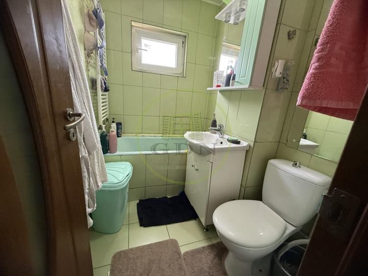 Apartament cu 3 camere semidecomandat, mobilat în Craiovița Nouă