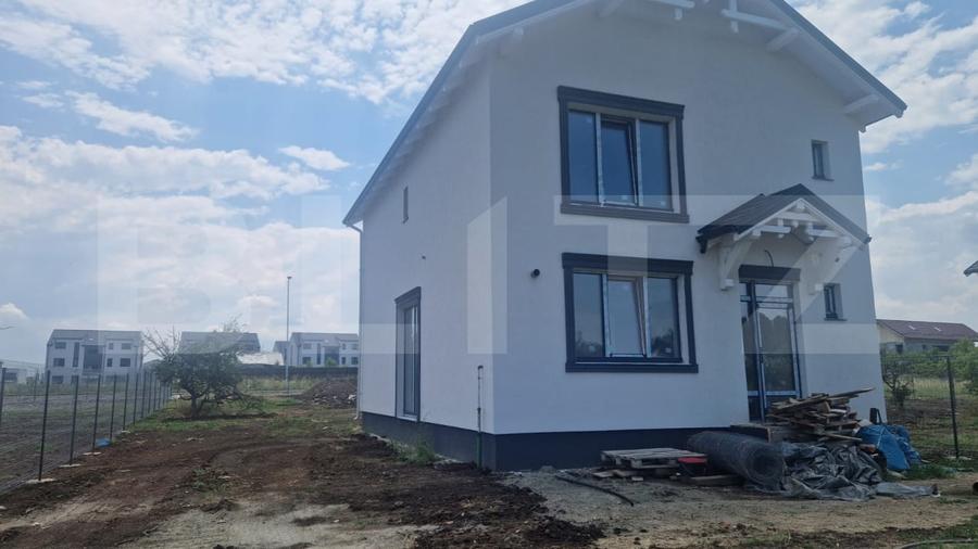 Casă individuală cu 4 camere cu Canalizare în Hărman