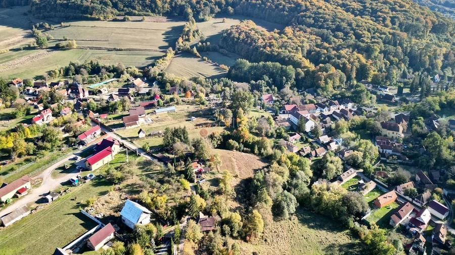 Teren Construcții intravilan de 2825 mp, în Vâlcele