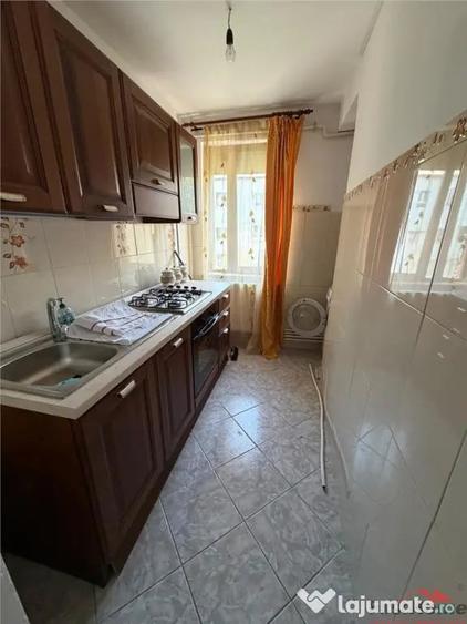 Apartament cu 3 camere decomandat în Sud