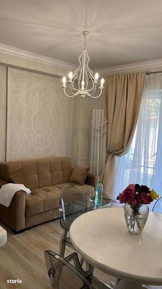 Apartament cu 3 camere semidecomandat, mobilat în Central