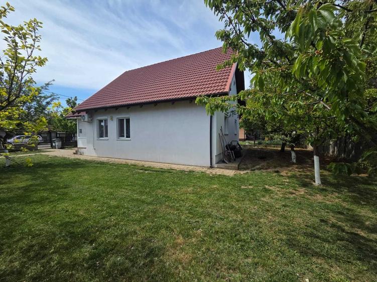 Casă cu 4 camere decomandat în Dumbrăvița