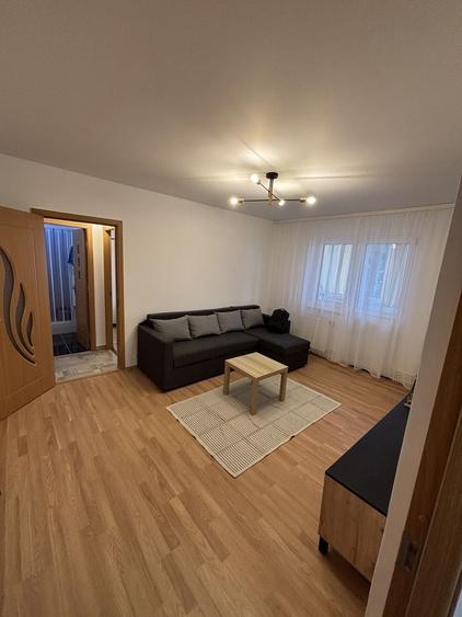 Apartament cu 2 camere semidecomandat în Tractorul