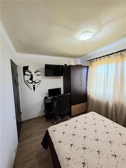 Apartament cu 3 camere semidecomandat, mobilat în Inel II