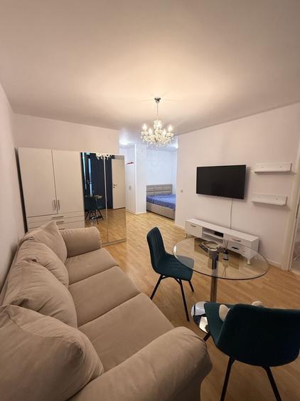 Studio dublu cu terasa luminos si bine compartimentat - 1