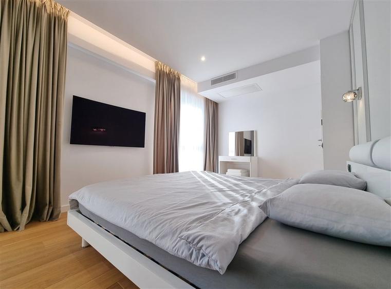 Apartament cu 4 camere semidecomandat, mobilat în Herăstrău