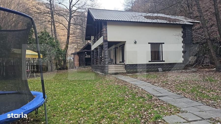 Casă cu 4 camere în Costești