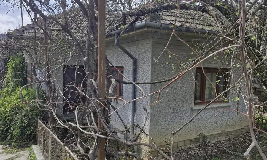 Casă cu 3 camere cu Teren 3677 Mp în Măgureni
