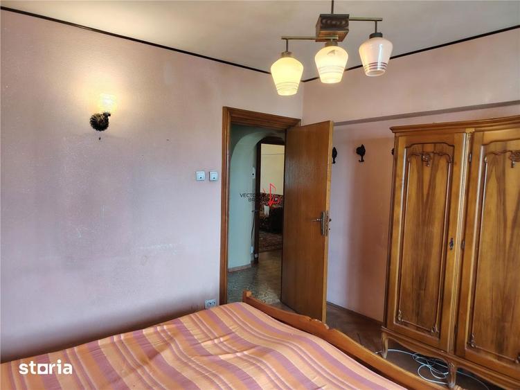 Apartament cu 3 camere decomandat în Grivița