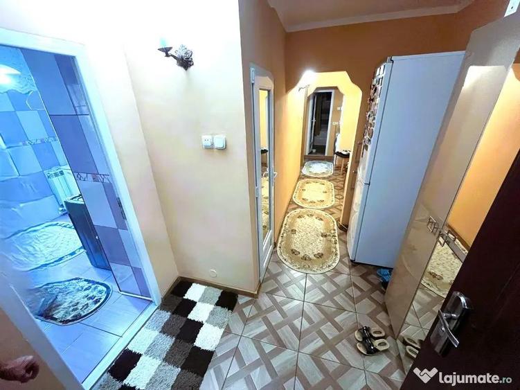Apartament cu 3 camere decomandat în E3