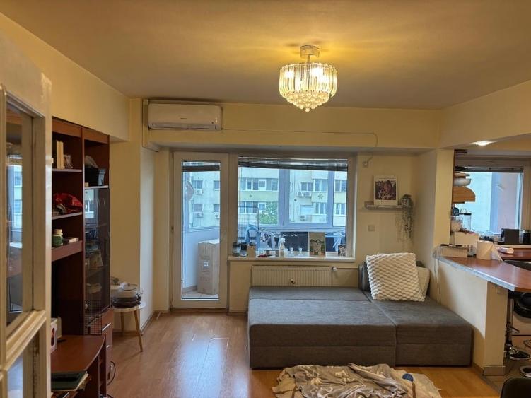 Apartament cu 3 camere decomandat, mobilat în Banu Manta