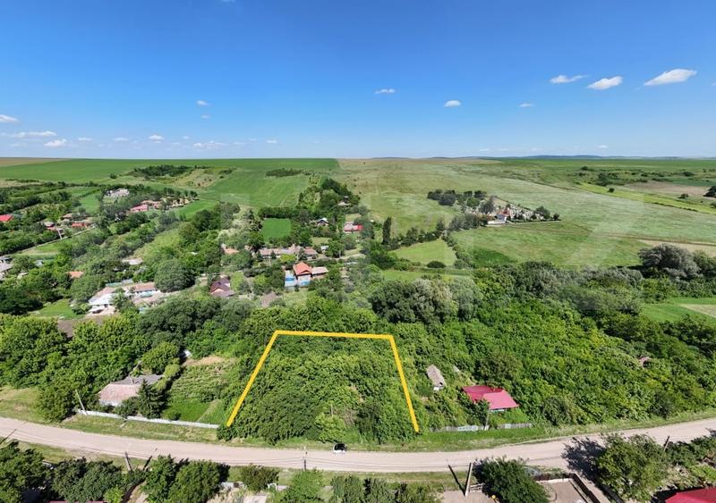 Casă individuală cu 2 camere cu Teren 1300 Mp în Exterior Sud