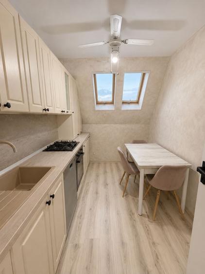 Apartament cu 3 camere decomandat în Florești