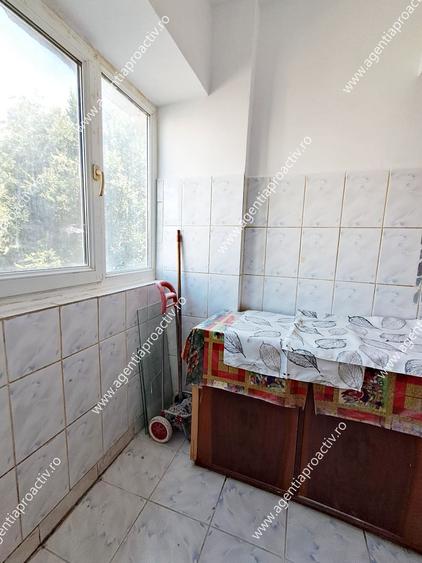 Garsonieră decomandată în