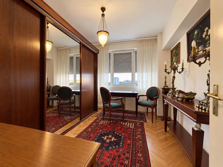 Apartament cu 3 camere decomandat, mobilat în Central