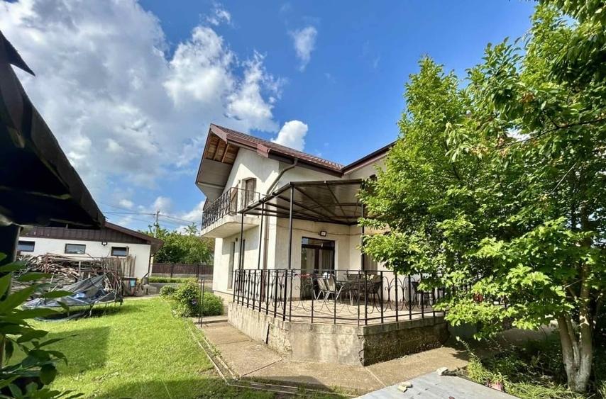 Casă individuală cu 6 camere în Central