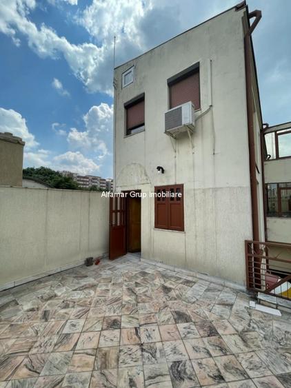 Casă cu 7 camere cu Canalizare în 13 Septembrie