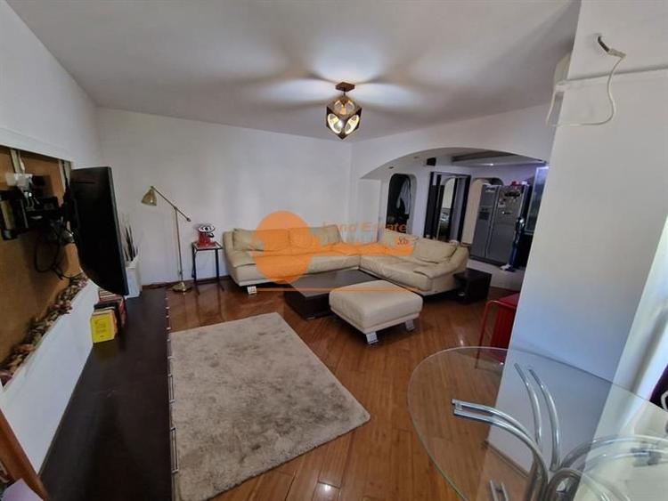 Apartament cu 3 camere in zona Drumul Sarii - 1