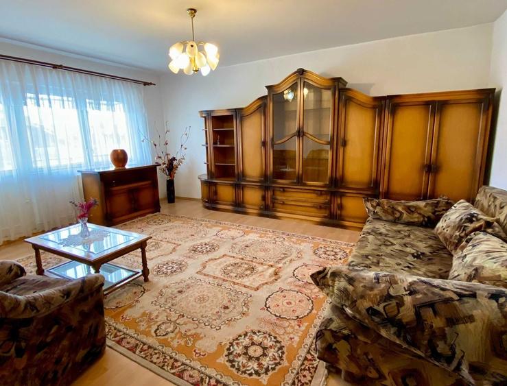 Apartament cu 3 camere decomandat în 9 Mai