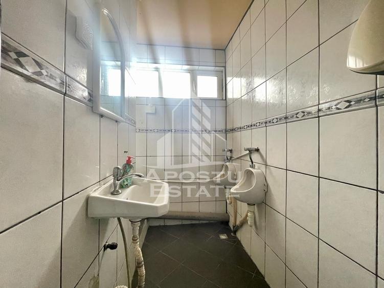 Casă individuală cu 6 camere cu Canalizare în Pârneava