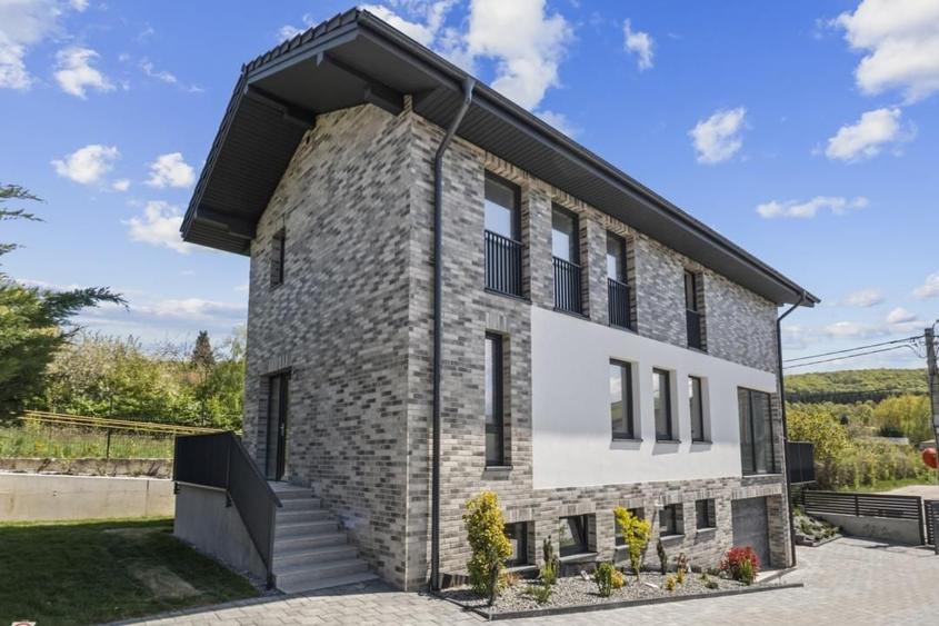 Casă individuală cu 5 camere cu Canalizare în Făget