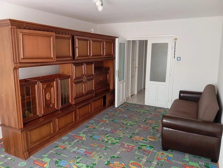 Apartament cu 2 camere decomandat în Polivalentă