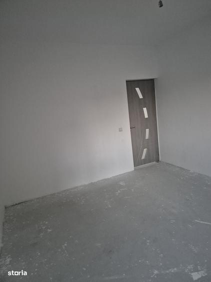 Casă cu 4 camere în Lumina