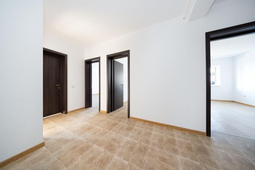 Apartament cu 3 camere decomandat în Sânpetru