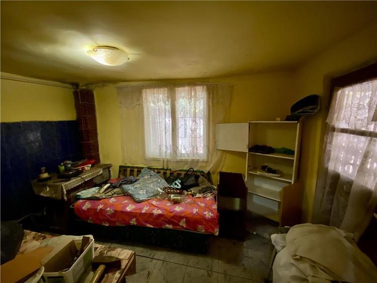 Casă individuală cu 5 camere cu Canalizare în Lipovei