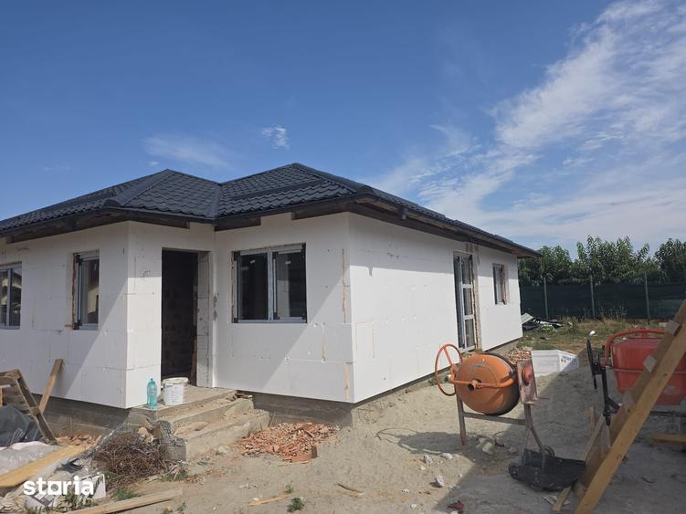 Casă cu 3 camere cu Teren 290 Mp în Clinceni