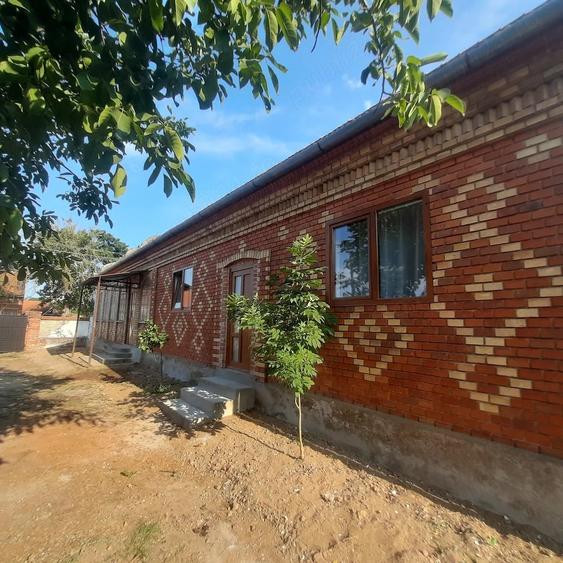 Casă cu 3 camere cu Teren 1300 Mp în Central