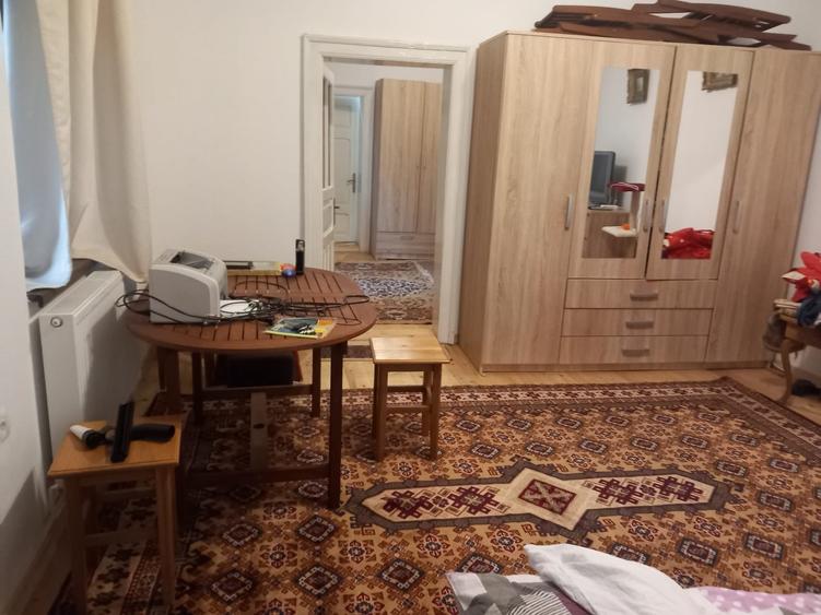 Casă individuală cu 4 camere cu Canalizare în Central