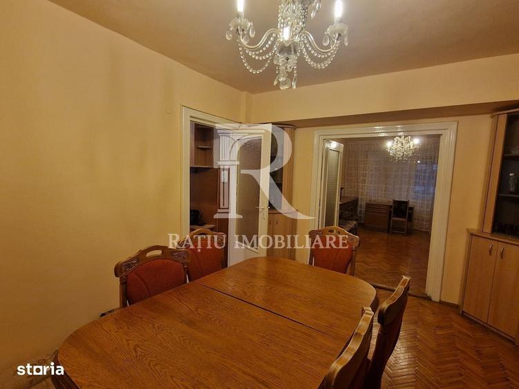 Apartament cu 4 camere decomandat în Decebal