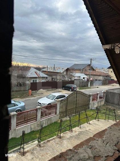 Casă cu 4 camere în Perșinari