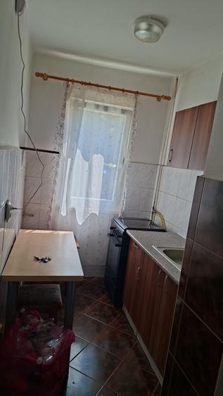 Apartament cu 2 camere semidecomandat în Rucăr