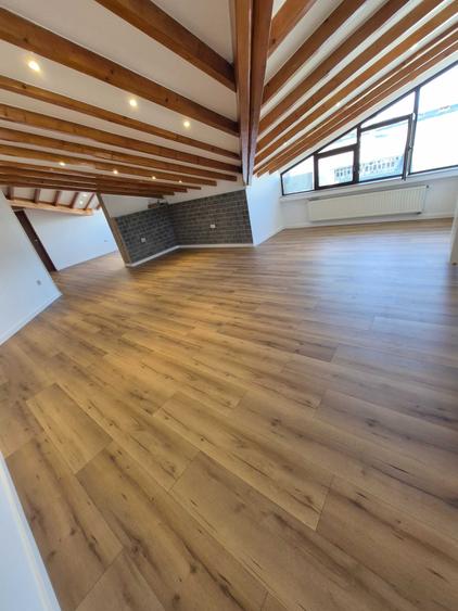 Apartament cu 4 camere decomandat, mobilat în Central