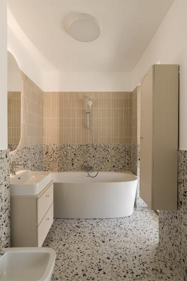 Casă cu 5 camere cu Canalizare în Băneasa